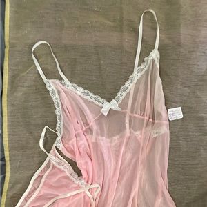 3X Pink ruffled, chemise, and thong set.